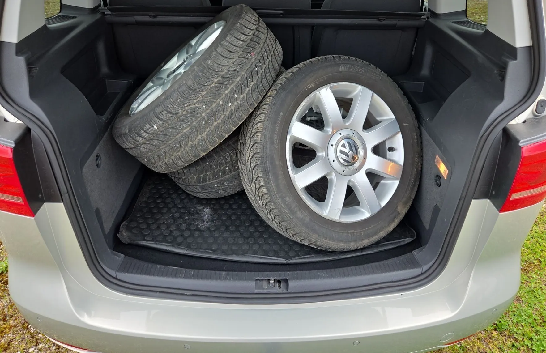 Zunanja slika - VW Touran - 2.0 TDI avt. Highline 103  140 - 12