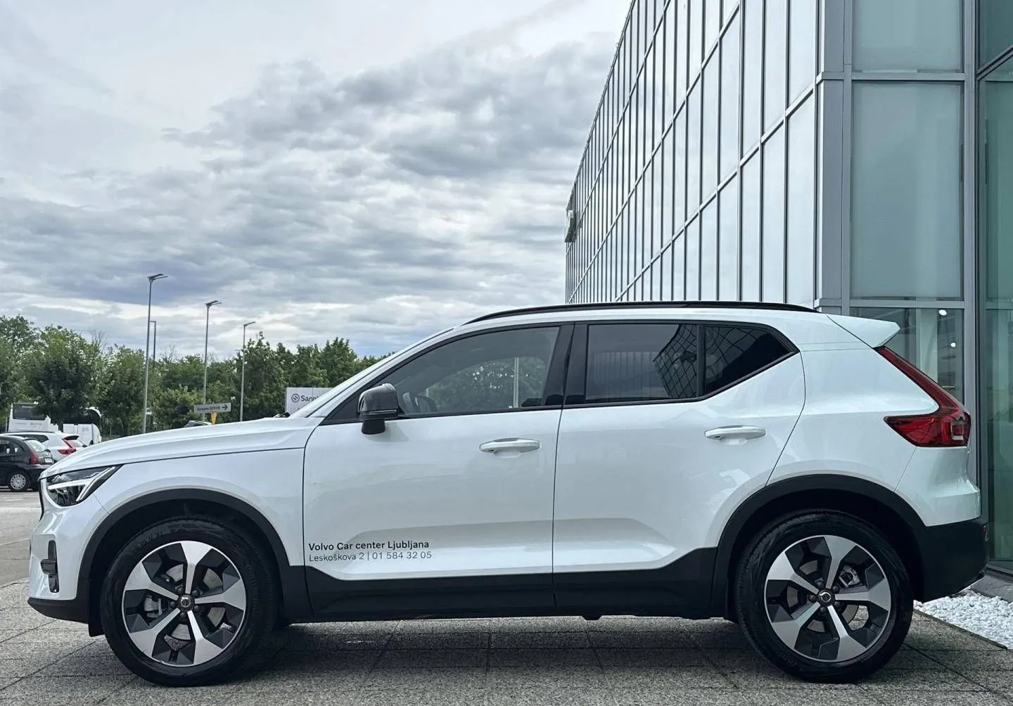 Notranja slika - Volvo XC40 - B3P Plus Dark Avt. - 8