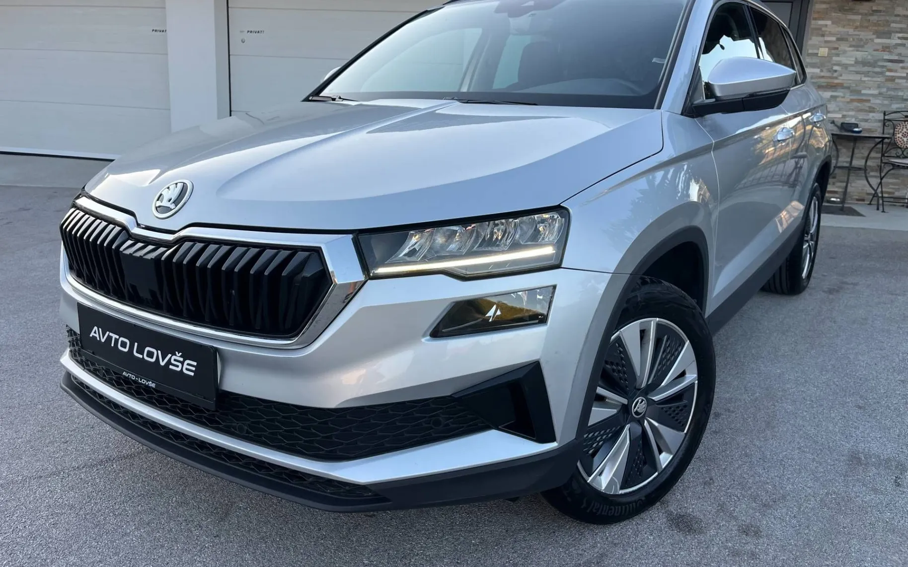 Zunanja slika - Škoda Karoq - 1.5 TSI DSG-1 LASTNIK-NAVI-LED-AVT. KLJUKA-ODLIČNA - 1