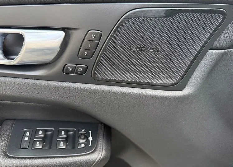 Zunanja slika - Volvo XC60 - B4D AWD AUT Inscription LED KAMERA HARMAN KARDON - 15