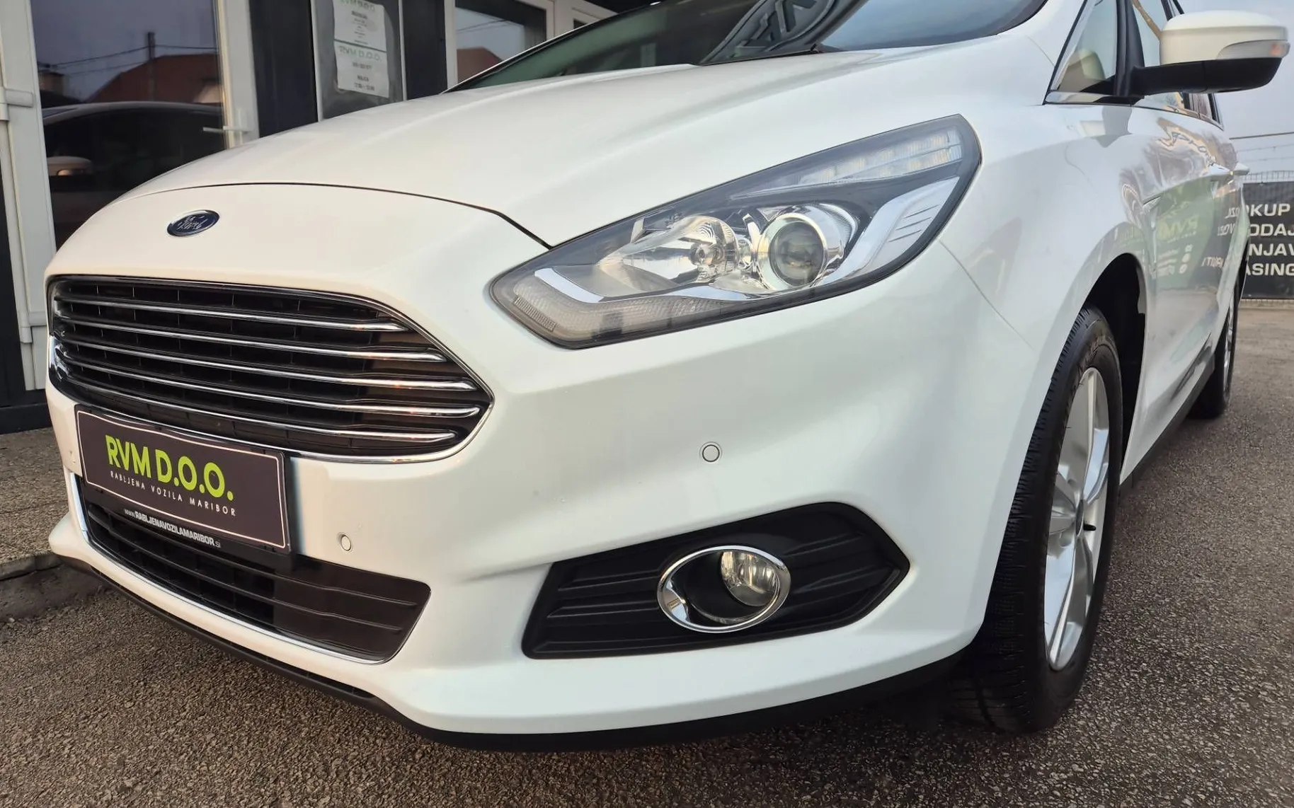 Zunanja slika - Ford S-MAX - TITANIUM°SLO°AUT°NAVI°KAMERA°AVT.KLIMA°PDC°TOUCH°. - 2