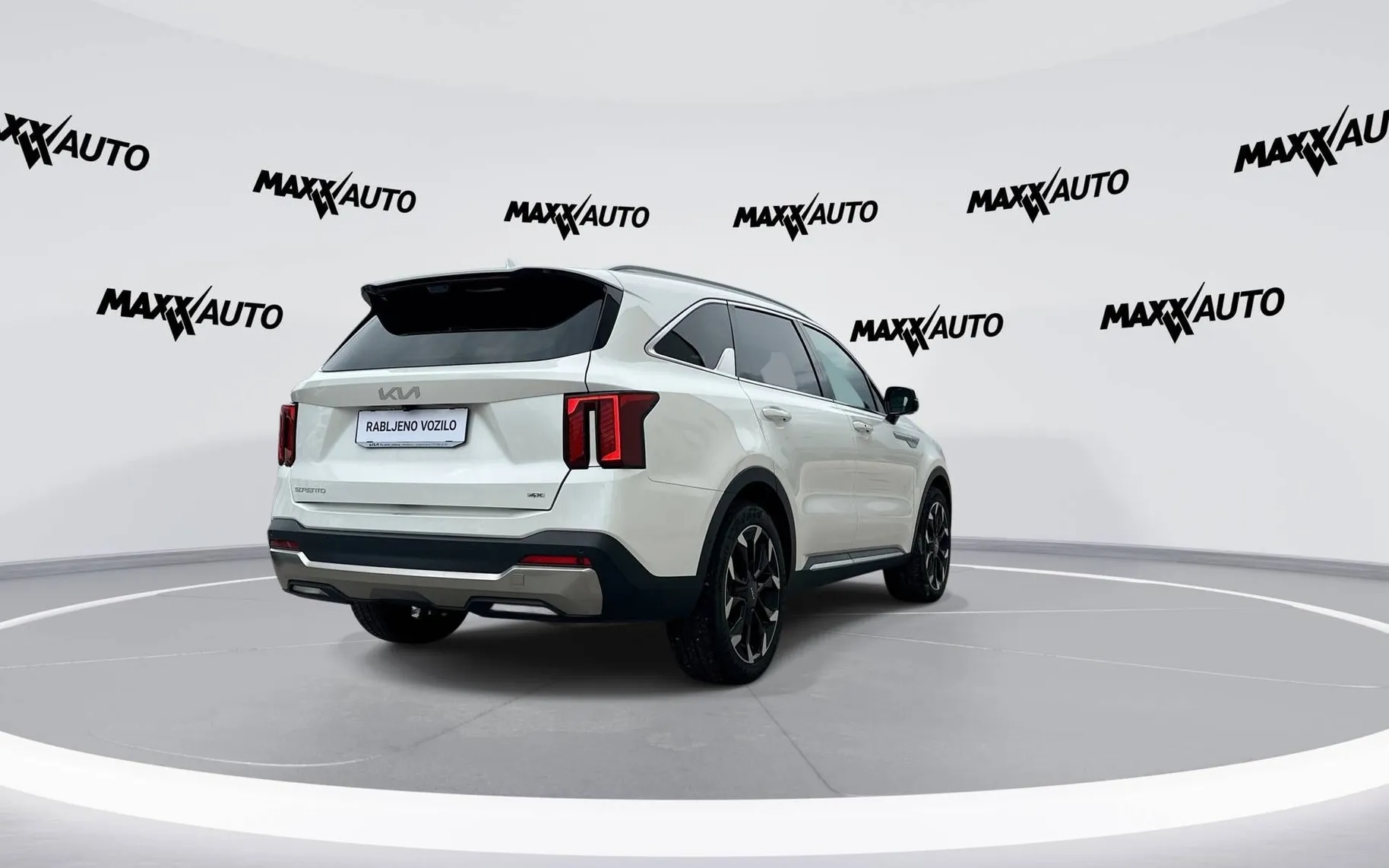 Notranja slika - KIA Sorento - 2.2 TCI AWD EX Launch 8DCT - 7