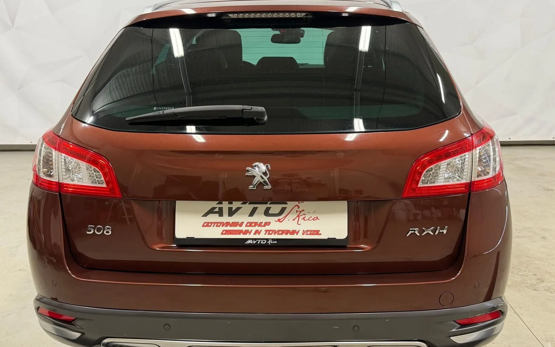Notranja slika - Peugeot 508 - RXH Hybrid4 2.0 HDi-4X4-BI-XENON-NAVI-PDC-F1-TEMPO - 8