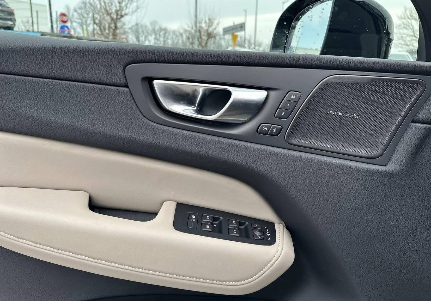 Notranja slika - Volvo XC60 - T6 AWD Plug-in hybrid Electric   Petrol Plus Dark. - 13