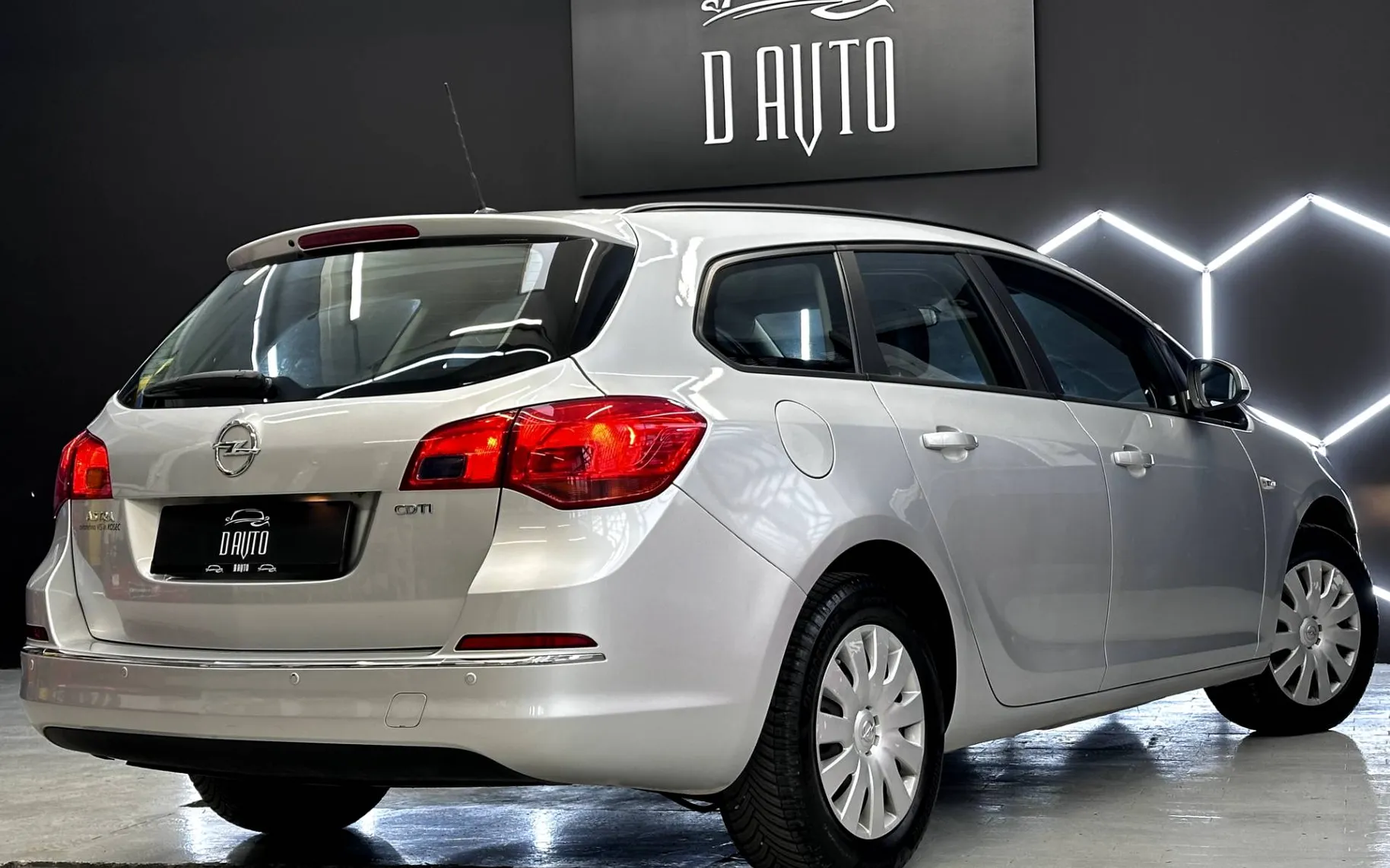 Notranja slika - Opel Astra - 1.6 CDTI 100KW - 1. LASTNIK - SLO. POREKLO... - 8
