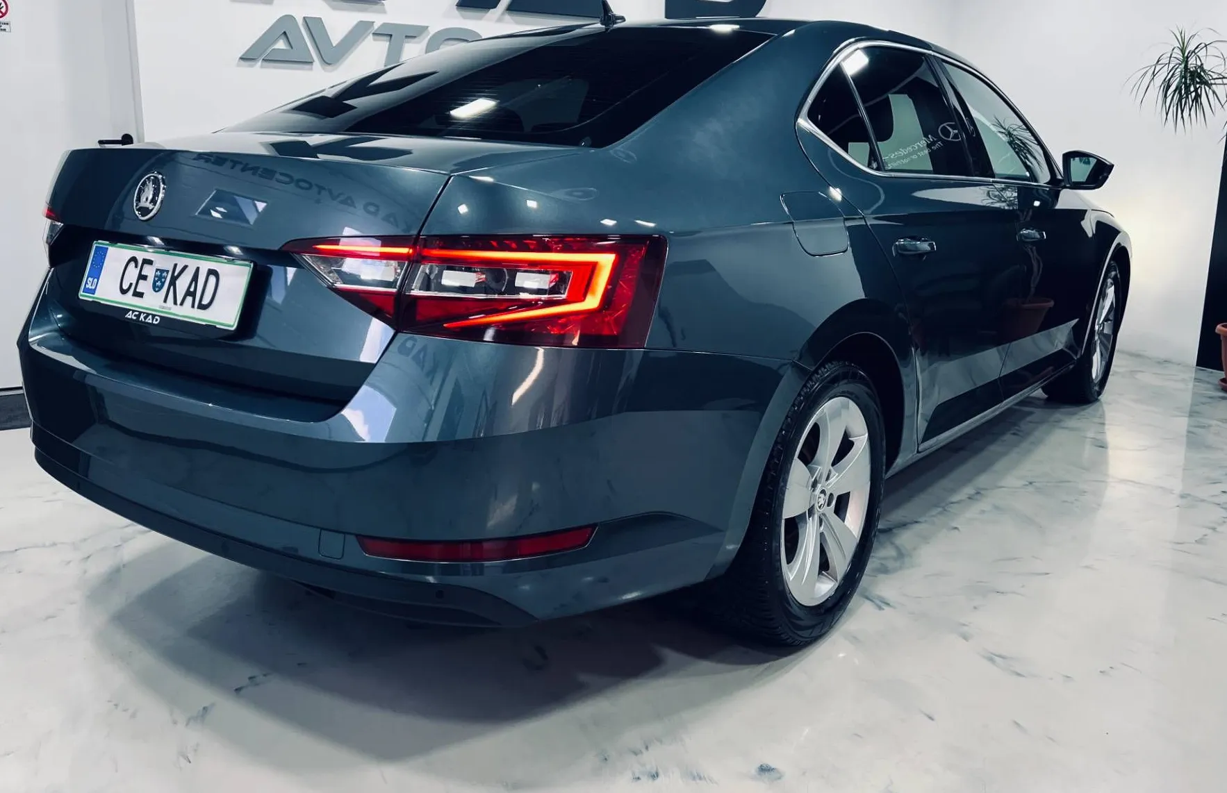 Zunanja slika - Škoda Superb - 2.0 TDI Ambition 110 kW...LIMO... - 4