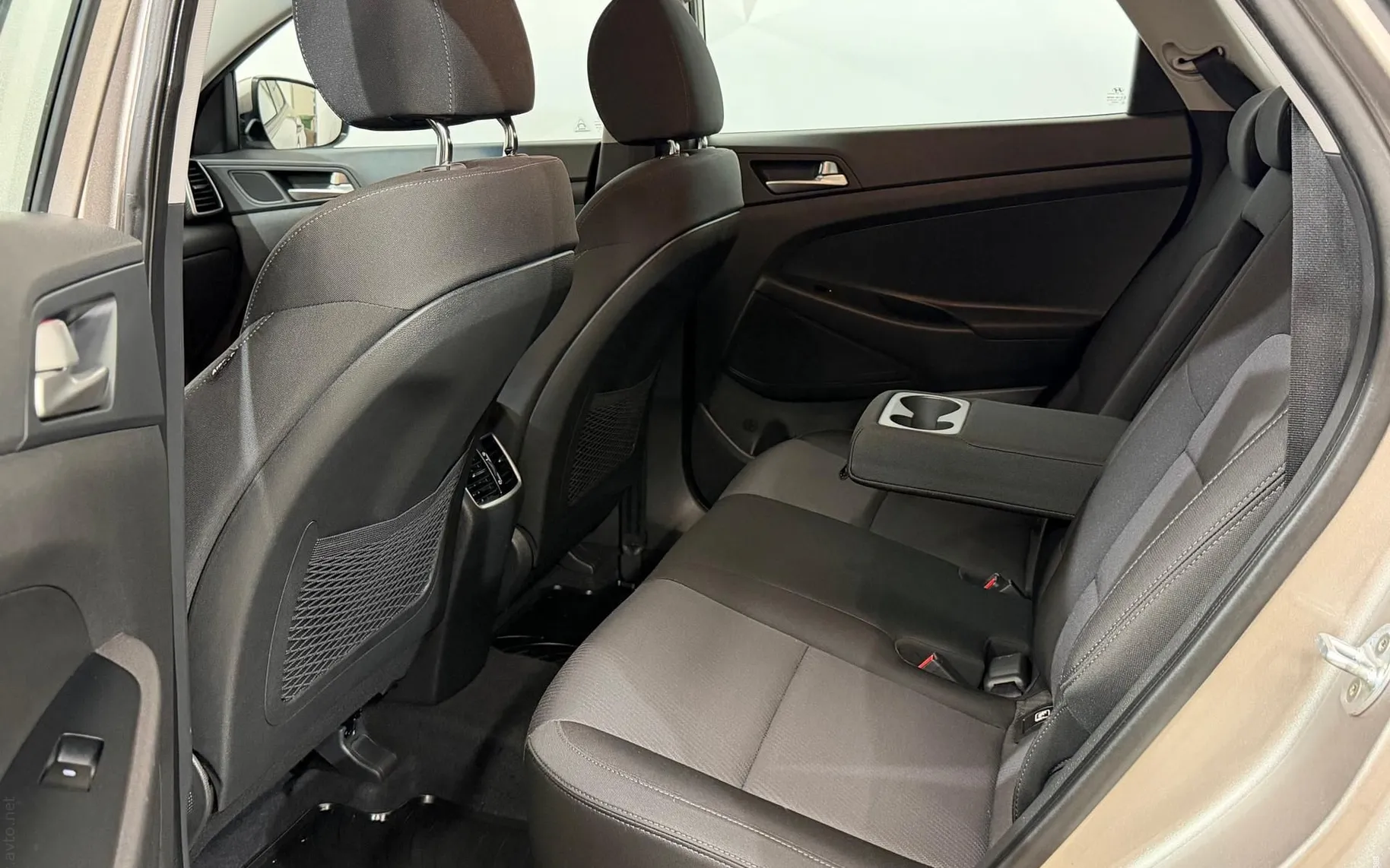 Notranja slika - Hyundai Tucson - 1.6 CRDi-129.000KM-SLO-TEMPOMAT-KAMERA-PDC-SERV KN - 12