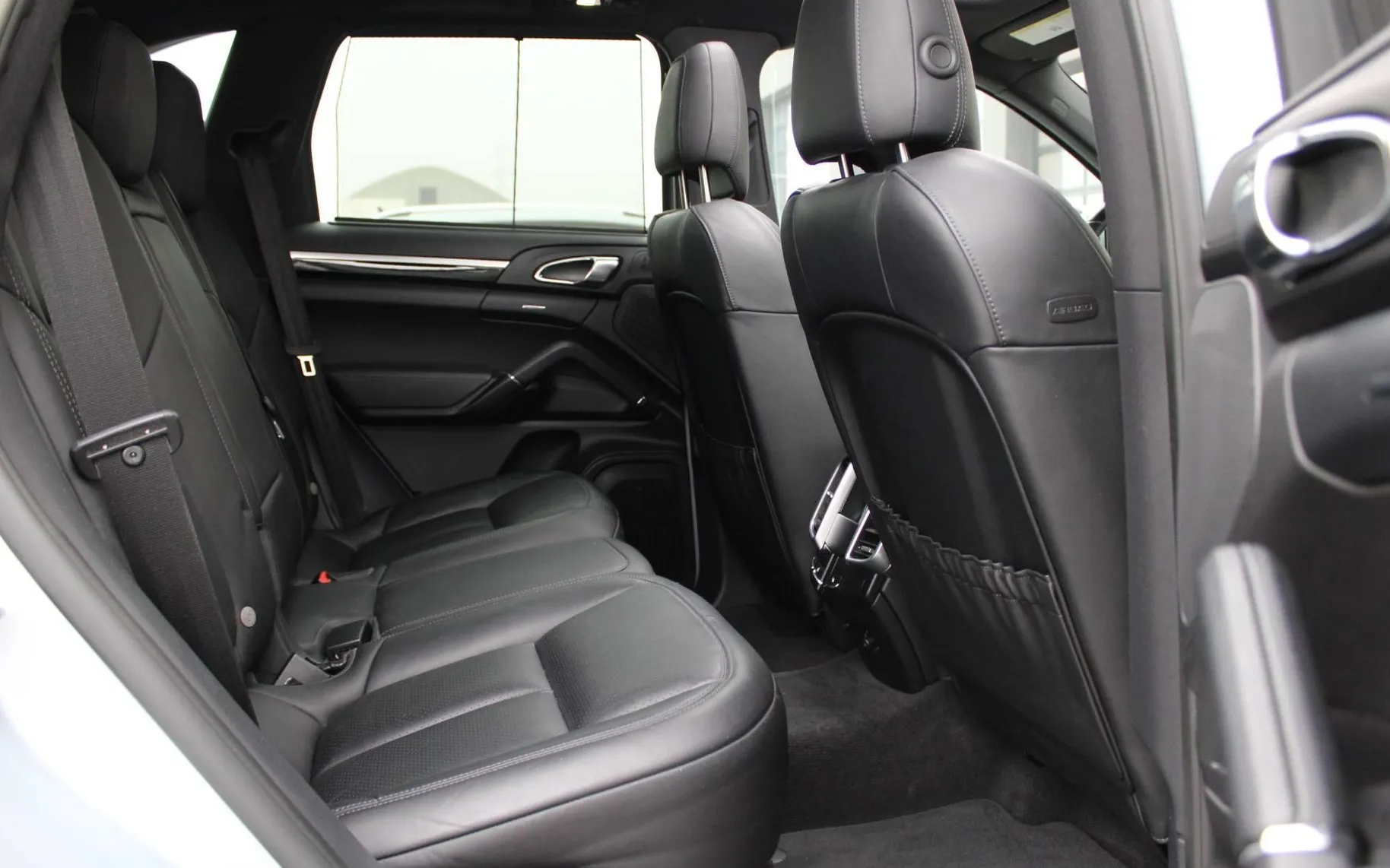 Zunanja slika - Porsche Cayenne - 3.0 TD Platinum Edition HLAJ SED PANO KEYLESS - 11
