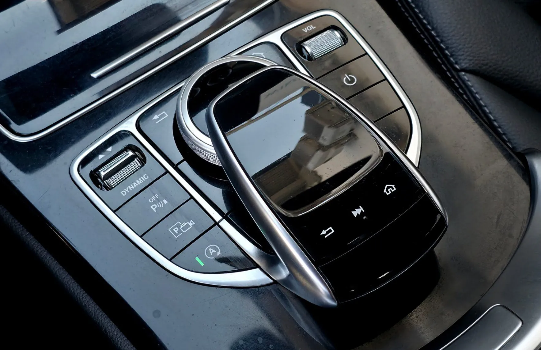 Zunanja slika - Mercedes-Benz C-Razred - 180d AMG Line Avt. LED•TEMP•NAVI•KAMERA•F1•18C - 12