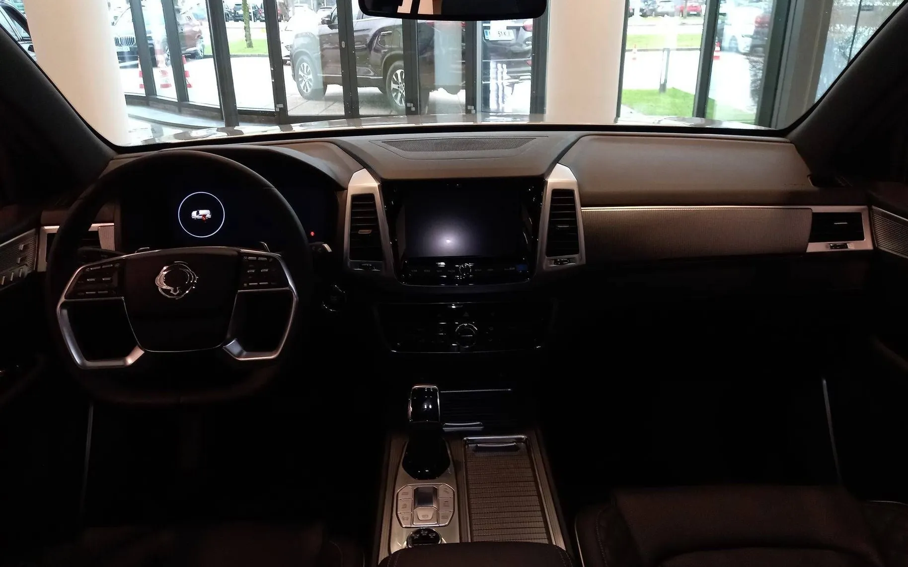 Notranja slika - SsangYong Rexton - 2.2 XDi Limited+ 4WD AT... - 13