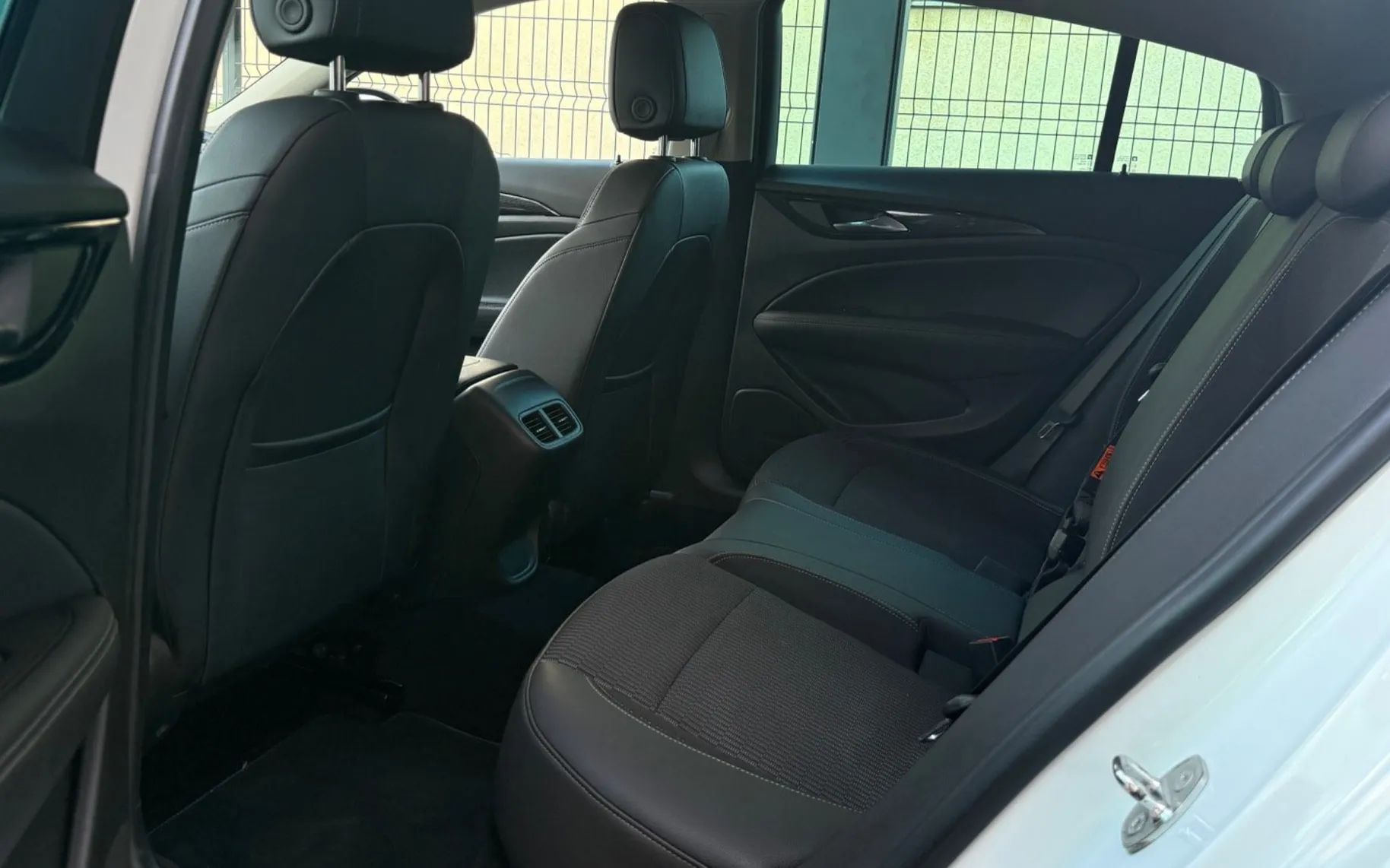 Notranja slika - Opel Insignia - 2.0 D-SPORT-VIRUTAL-170.000km-LIZING ZA TUJCE-... - 10