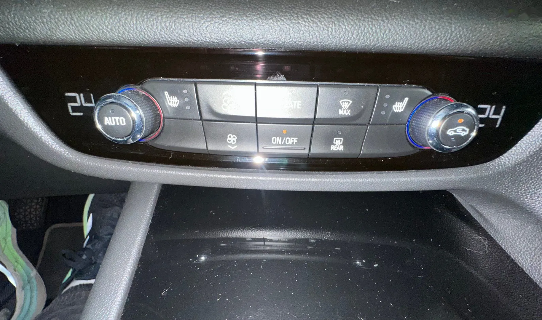 Zunanja slika - Opel Insignia - 1.6 CDTi.USNJE.NAREJEN VEL.SERVIS+MENJALNIKU - 12