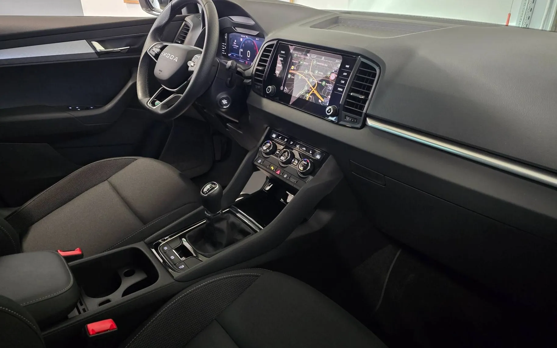 Notranja slika - Škoda Karoq - 2.0 TDI Selection - LED.virtual.kamera.asistence - 10