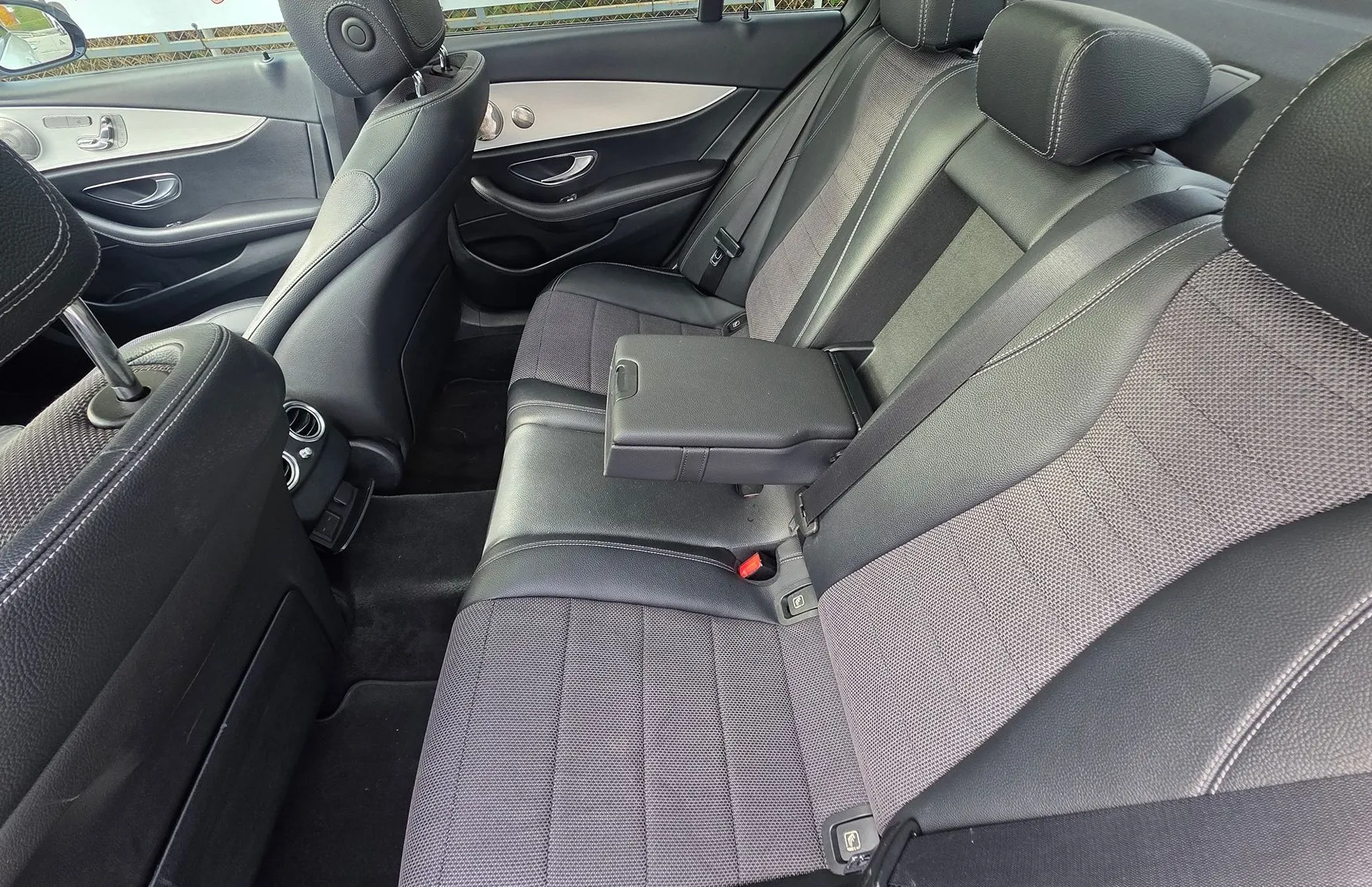 Zunanja slika - Mercedes-Benz E-Razred - E 220 d 4MATIC AMG AVT. LED-VIRTUAL-KAMERA-MEMORY - 13