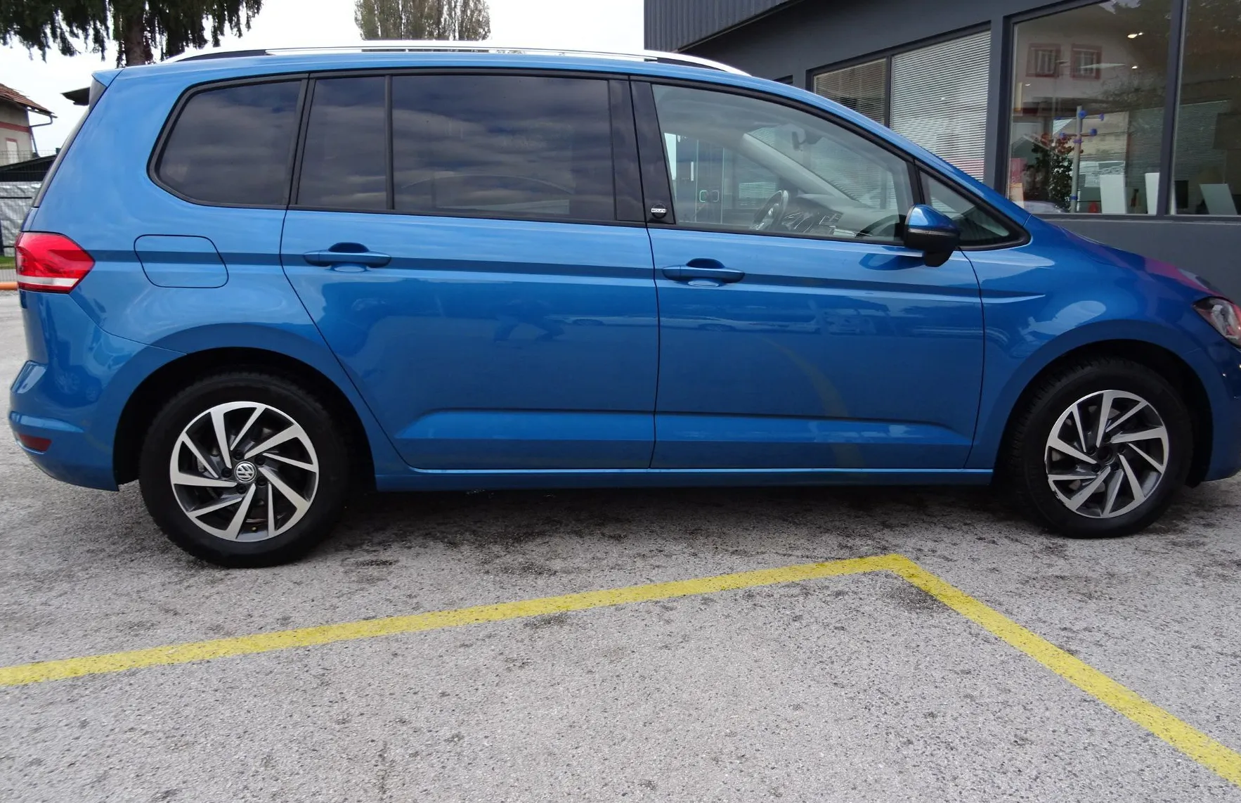 Zunanja slika - Volkswagen Touran - 2.0 TDI -SOUND- Comfortline 150KM - RADAR - - 3