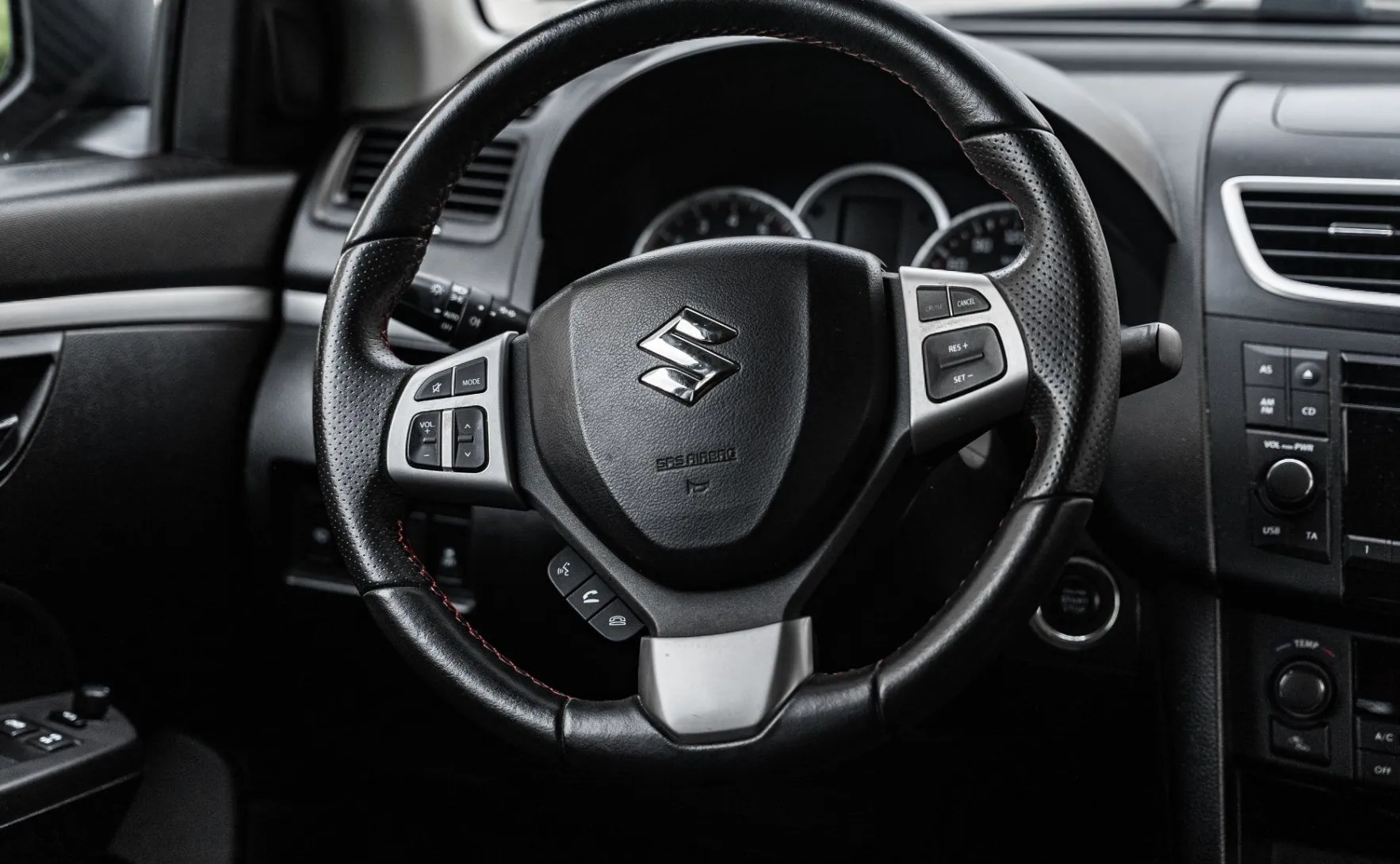 Zunanja slika - Suzuki Swift - 1.6 Sport - Xenon - Ogrevanje sedežev - Keyless - 18