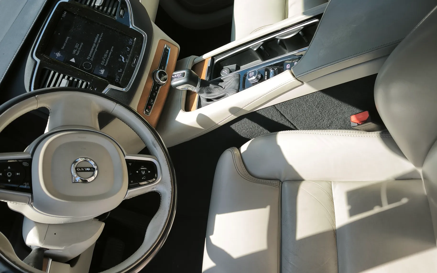 Notranja slika - Volvo XC90 - D5 AWD Inscription Geartronic - 6