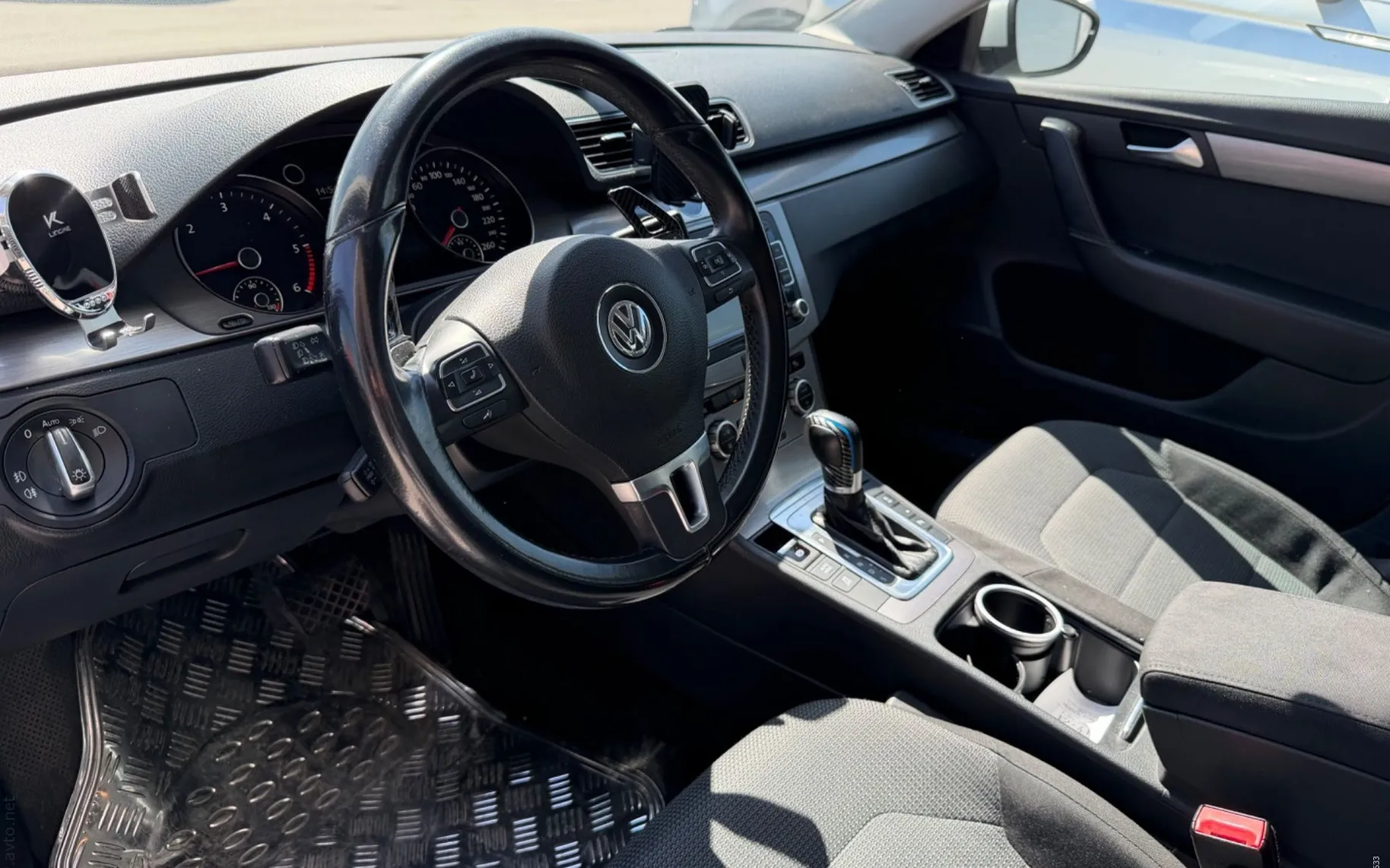 Notranja slika - Volkswagen Passat Variant - 2.0 TDI-DSG-BI-XENON-LED-PDC-F1-TEMPOMAT... - 7