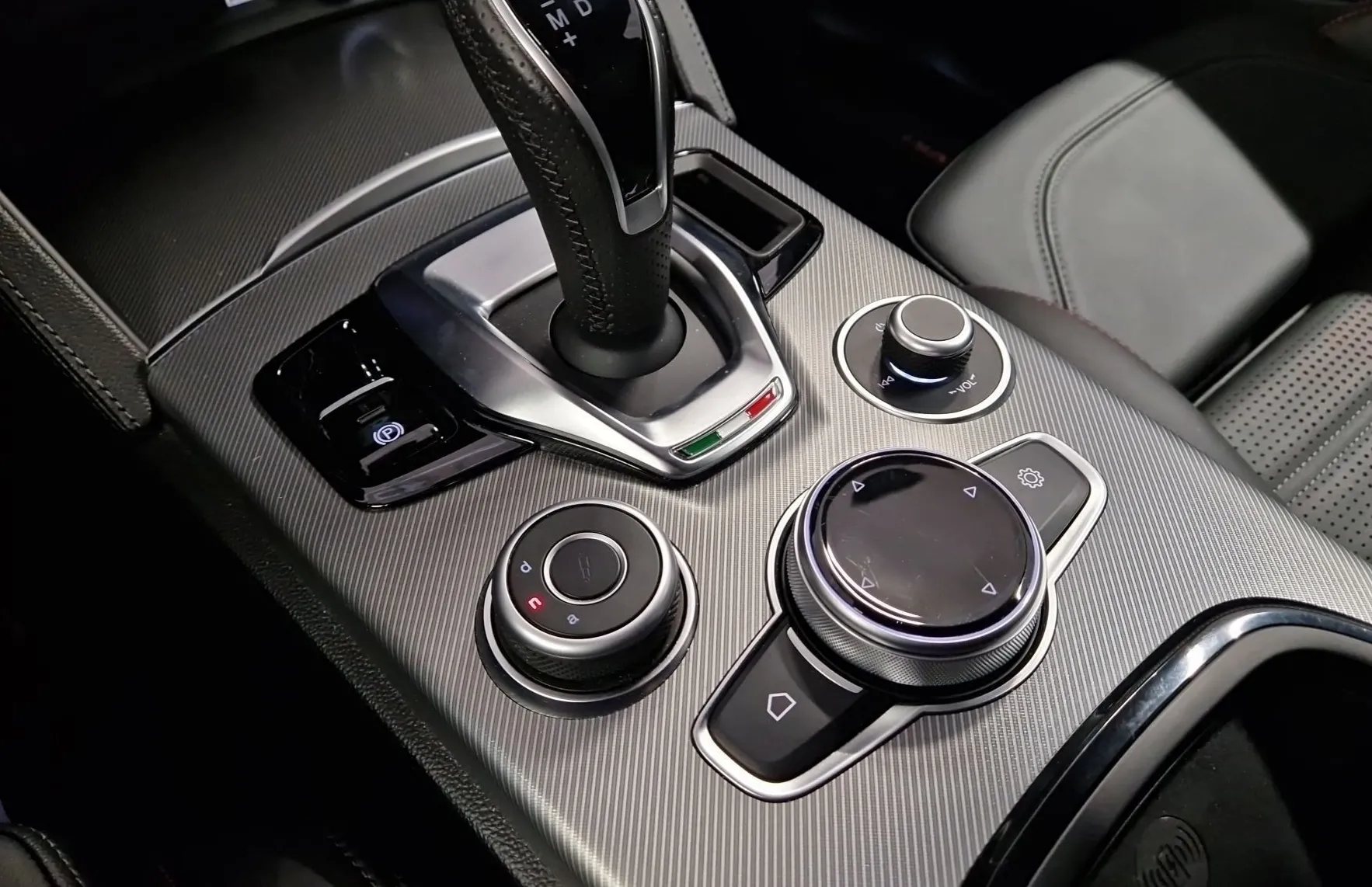 Zunanja slika - Alfa Romeo Stelvio - Q4 2.0 Turbo 16v 280 AT8 Q4 - 16