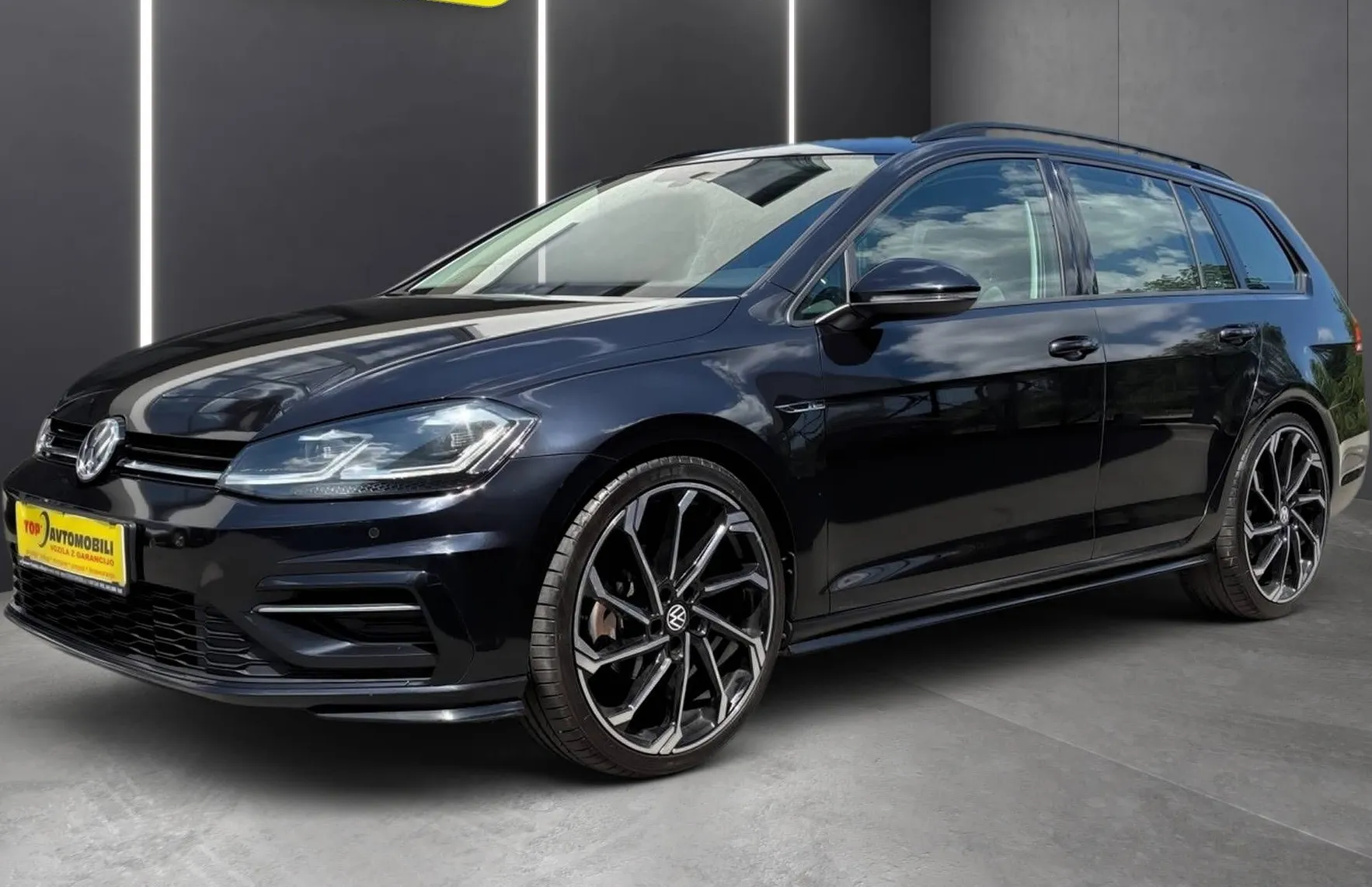 Zunanja slika - VW Golf - Variant 2.0 TDI R-LINE FULL LED ACC SLOVENSKO POREKLO PD.. - 3