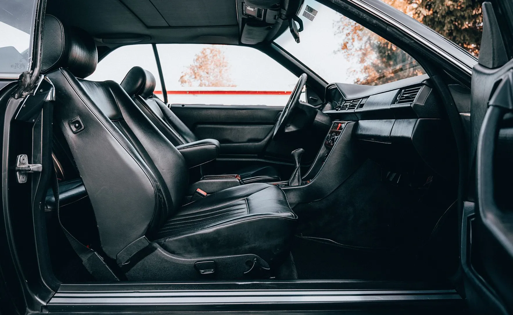 Zunanja slika - Mercedes-Benz E-Razred - CE300 AMG Usnje Starodobnik Strešno okno Klima - 10
