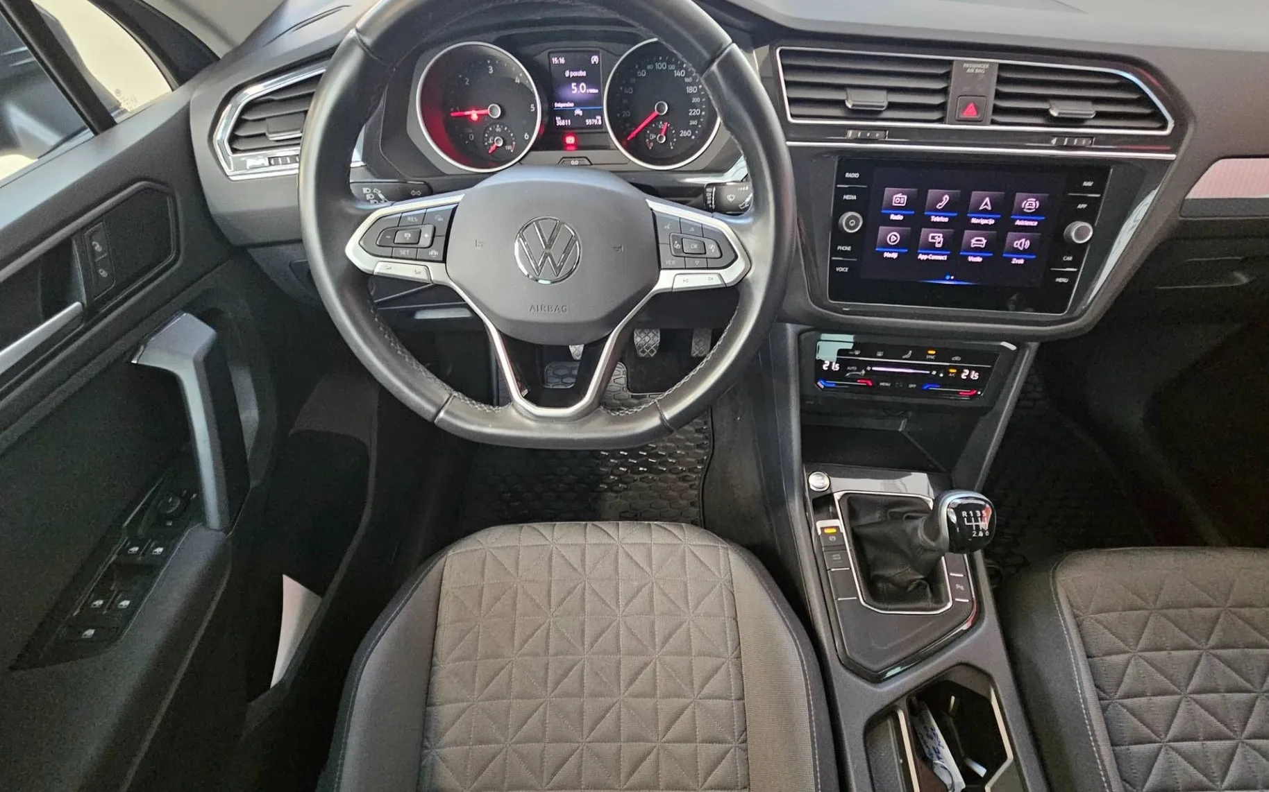 Notranja slika - Volkswagen Tiguan - 2.0 TDI BMT Life - 7