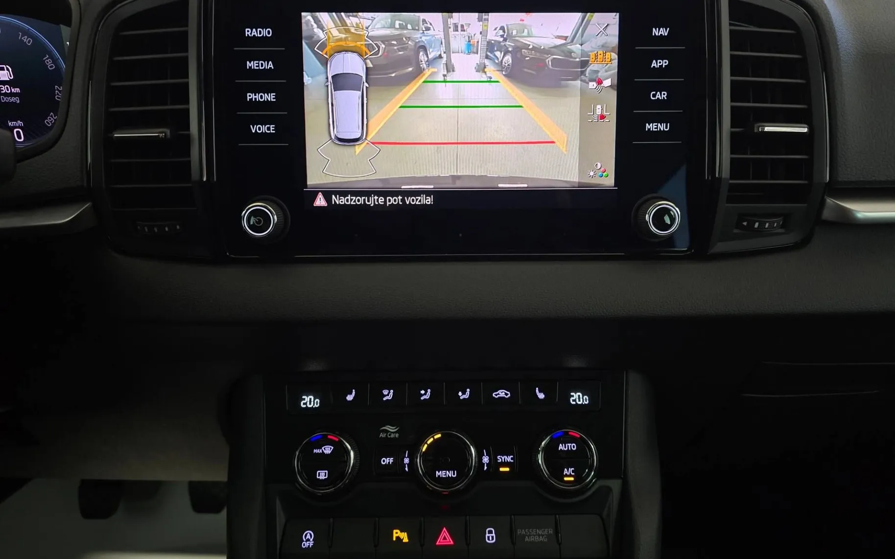 Notranja slika - Škoda Karoq - 2.0 TDI Selection - LED.virtual.kamera.asistence - 14