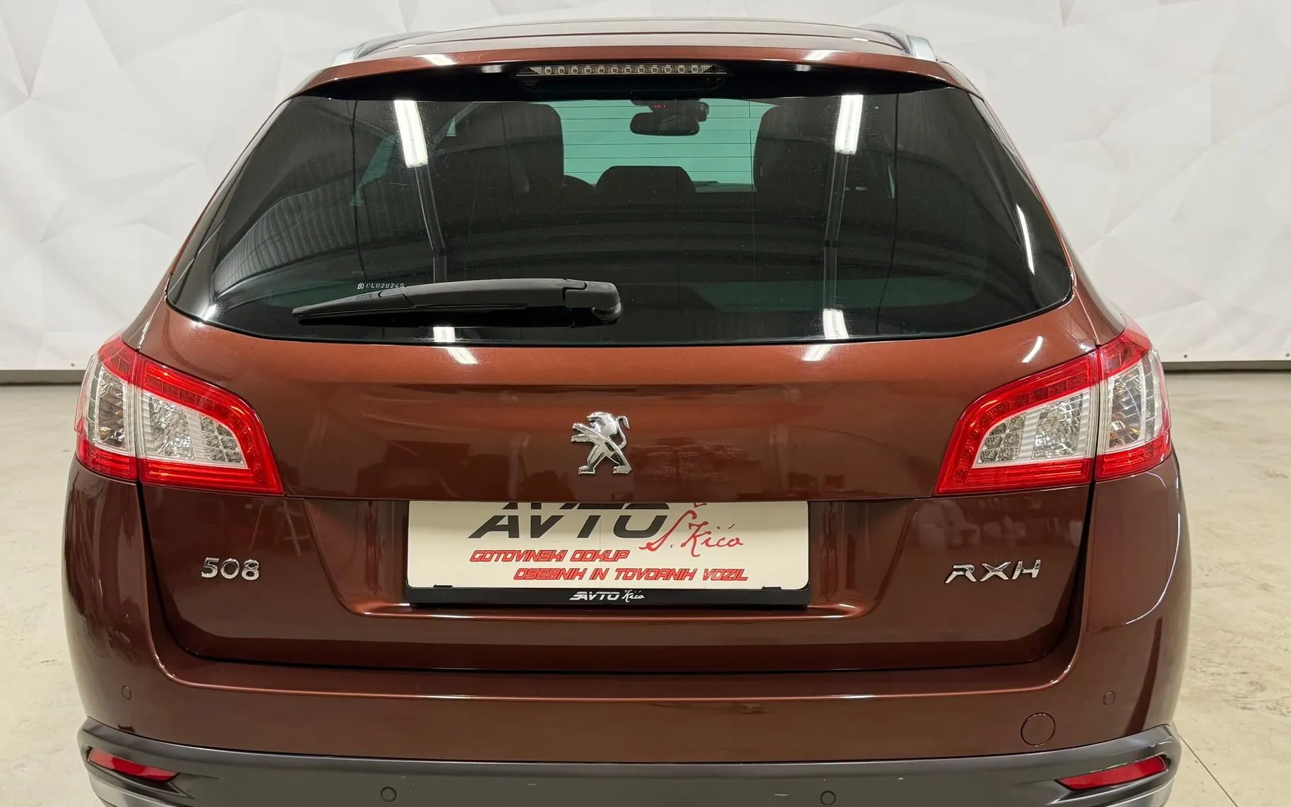 Notranja slika - Peugeot 508 - RXH Hybrid4 2.0 HDi-4X4-BI-XENON-NAVI-PDC-F1-TEMPO - 8