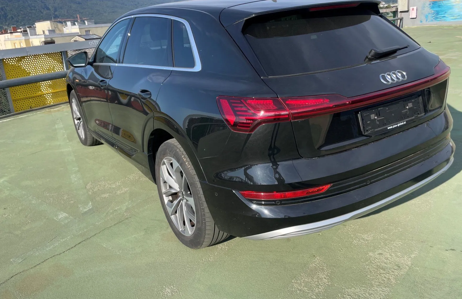 Zunanja slika - Audi e-tron - 50 quattro.NEMŠKI.PANORAMA.KAMERA.LED.GRE.SE.USNJE - 3
