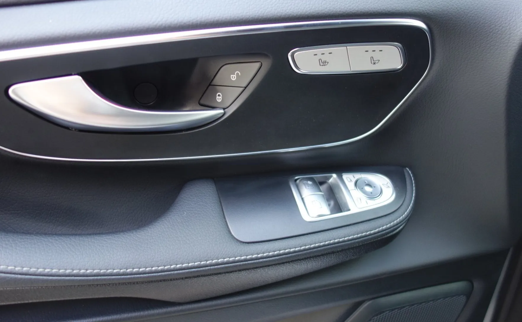Zunanja slika - Mercedes-Benz V-Razred - V 300 d 4MATIC Style dolgi Avt. - 6