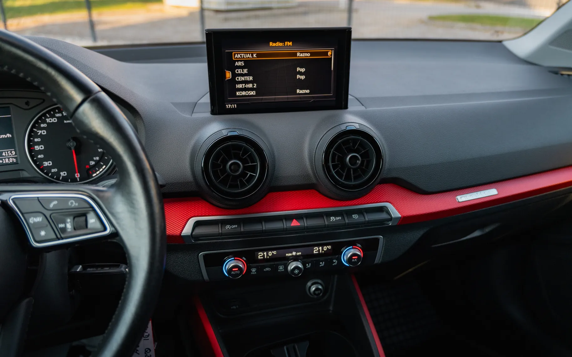 Notranja slika - Audi Q2 - quattro 2,0 TDI (Basis) S tronic - 12