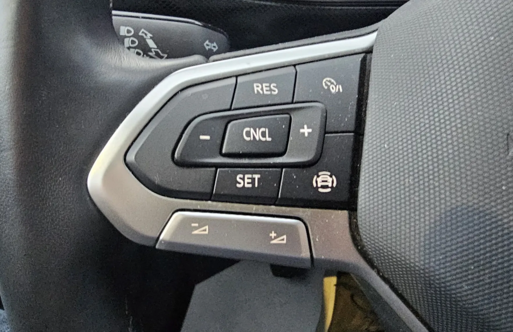 Zunanja slika - Volkswagen T-Cross - 1.0 TSI BMT 4Joy |Slovenski|1 lastnik|kot nov| - 14