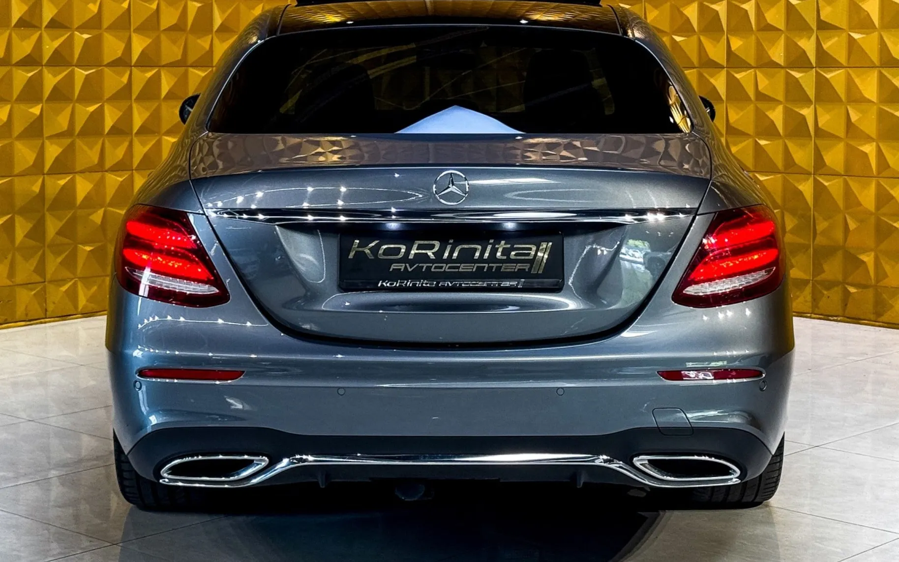 Notranja slika - Mercedes-Benz E-Razred - E200d AMG Line-PANO-KAMERA-GRETJE-AMBI - 10
