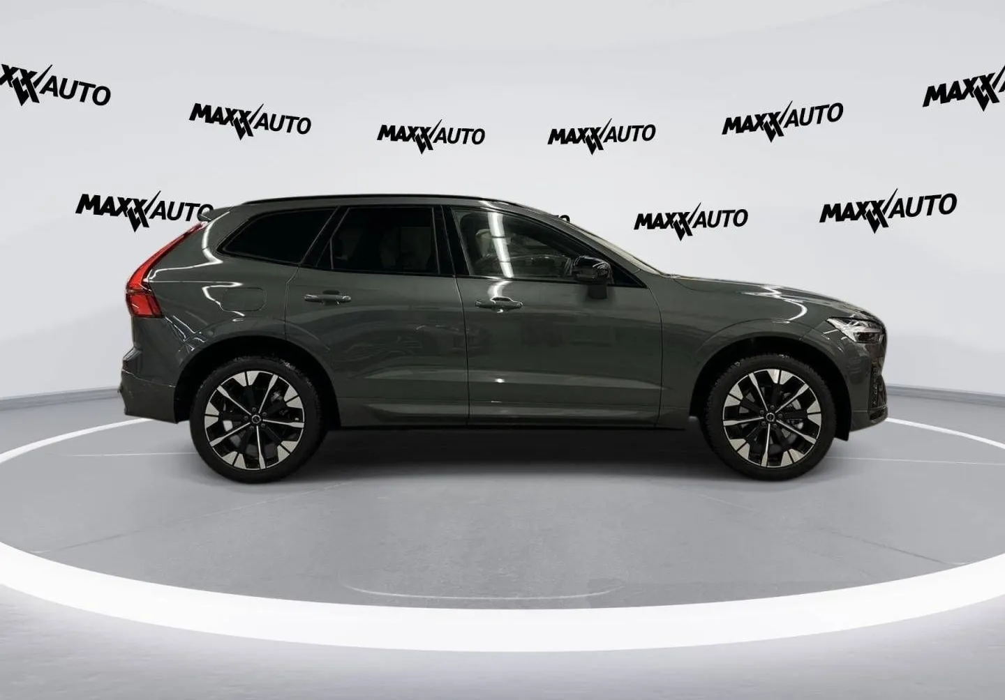 Zunanja slika - Volvo XC60 - B5 P AWD Plus Dark... - 4