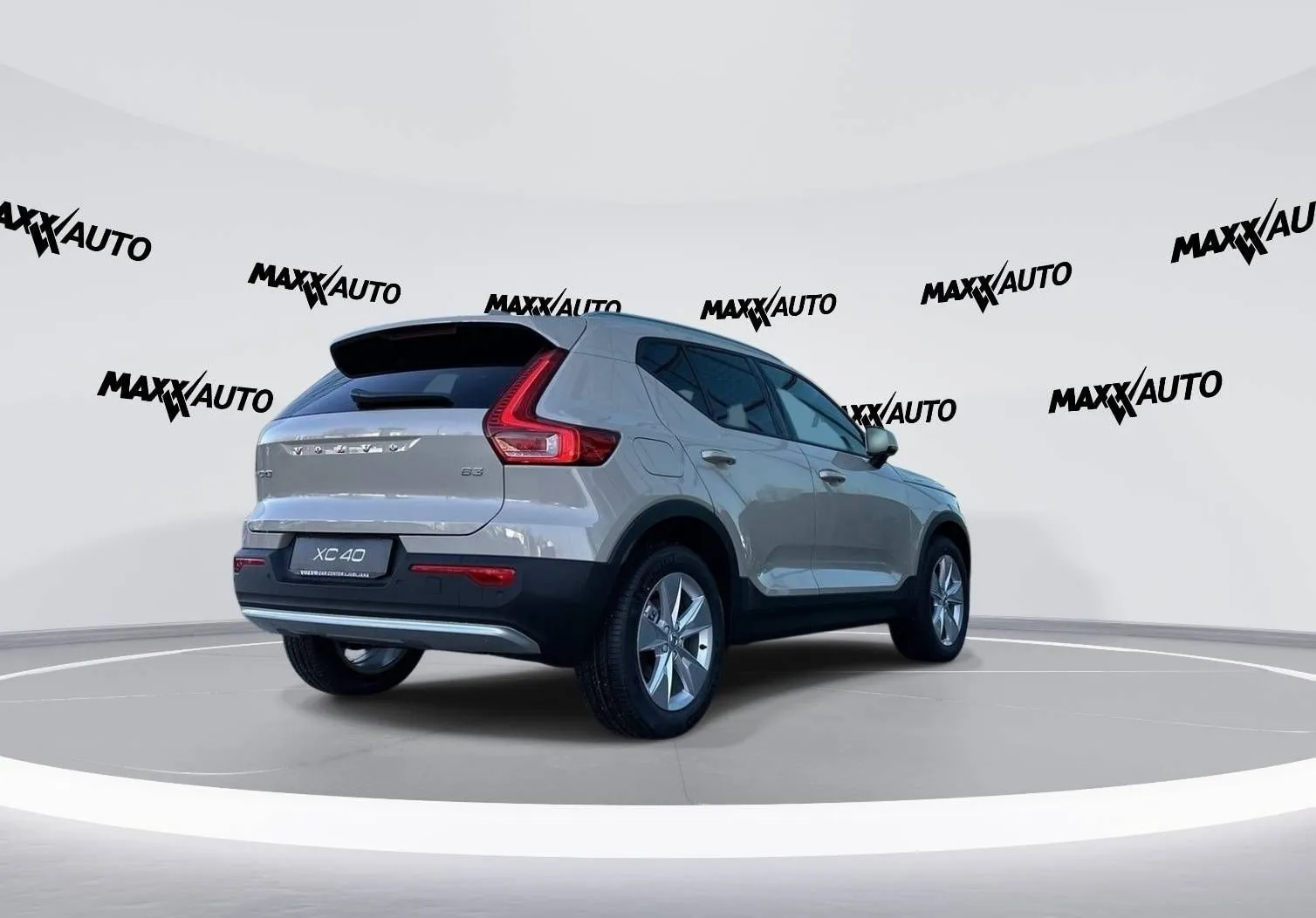 Zunanja slika - Volvo XC40 - B3 P Core AT DCT 3 leta garancije + 3 servisi... - 5