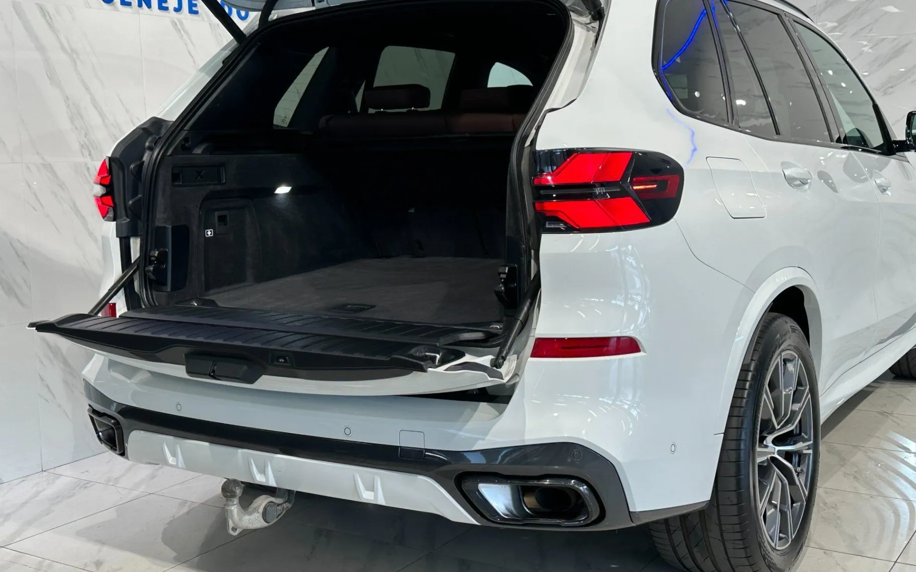 Notranja slika - BMW serija X5: - xDrive30d|M-Pro|IconcG|Kljuka|HUD|Harman|360K| - 7
