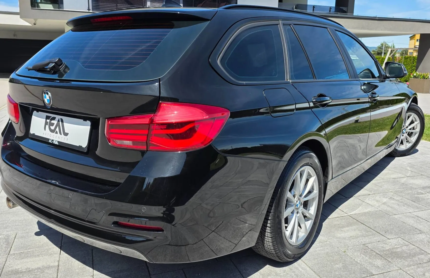 Zunanja slika - BMW Serija 3 - Touring: 318D-AVT-FACELIFT-FULL LED-NAVI-TEMPOMAT-PDC- - 4