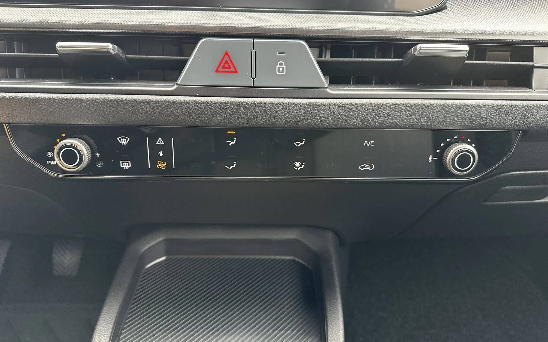Notranja slika - KIA Stonic - 1.0 T-GDi LX Smart - 17