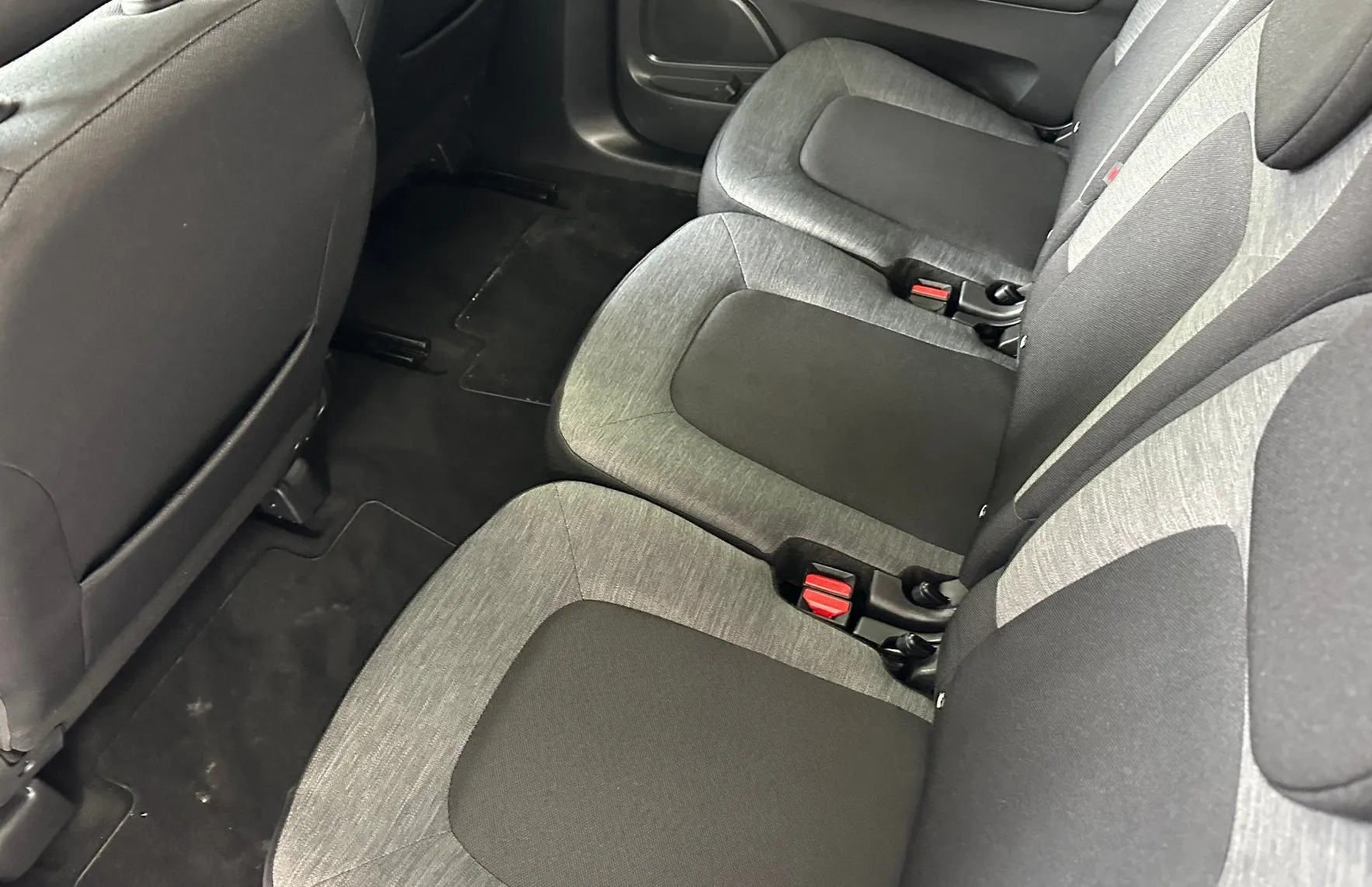 Zunanja slika - Citroën C4 Grand SpaceTourer - Feel BlueHDi 130.KAMERA.NAVI.LED.ACC.7 SEDEŽ - 6