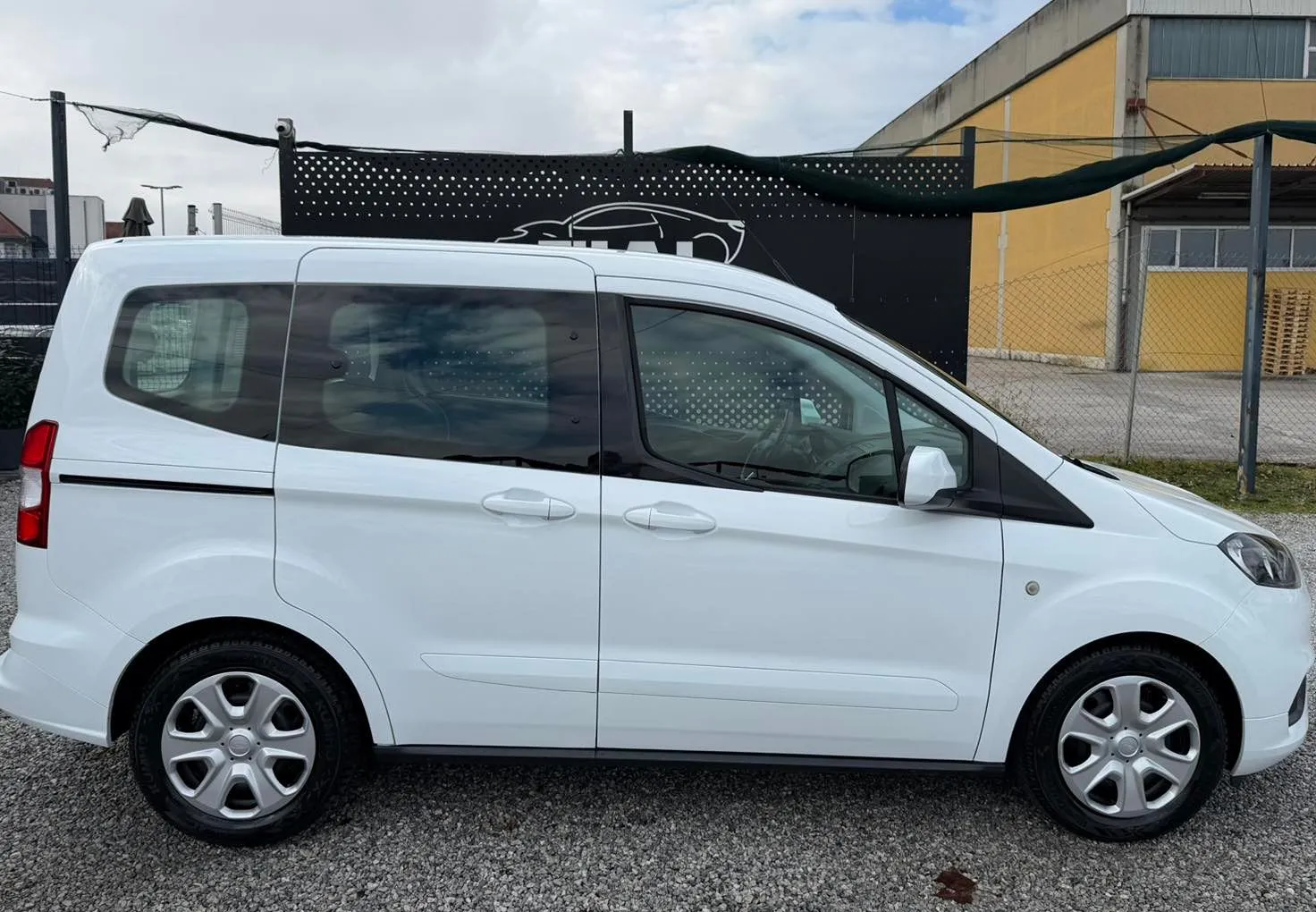 Zunanja slika - Ford Tourneo - Courier 1.5 TDCI 2X DRSNA-KLIMA-VEC VOZIL-6PRESTAV-SLO - 10