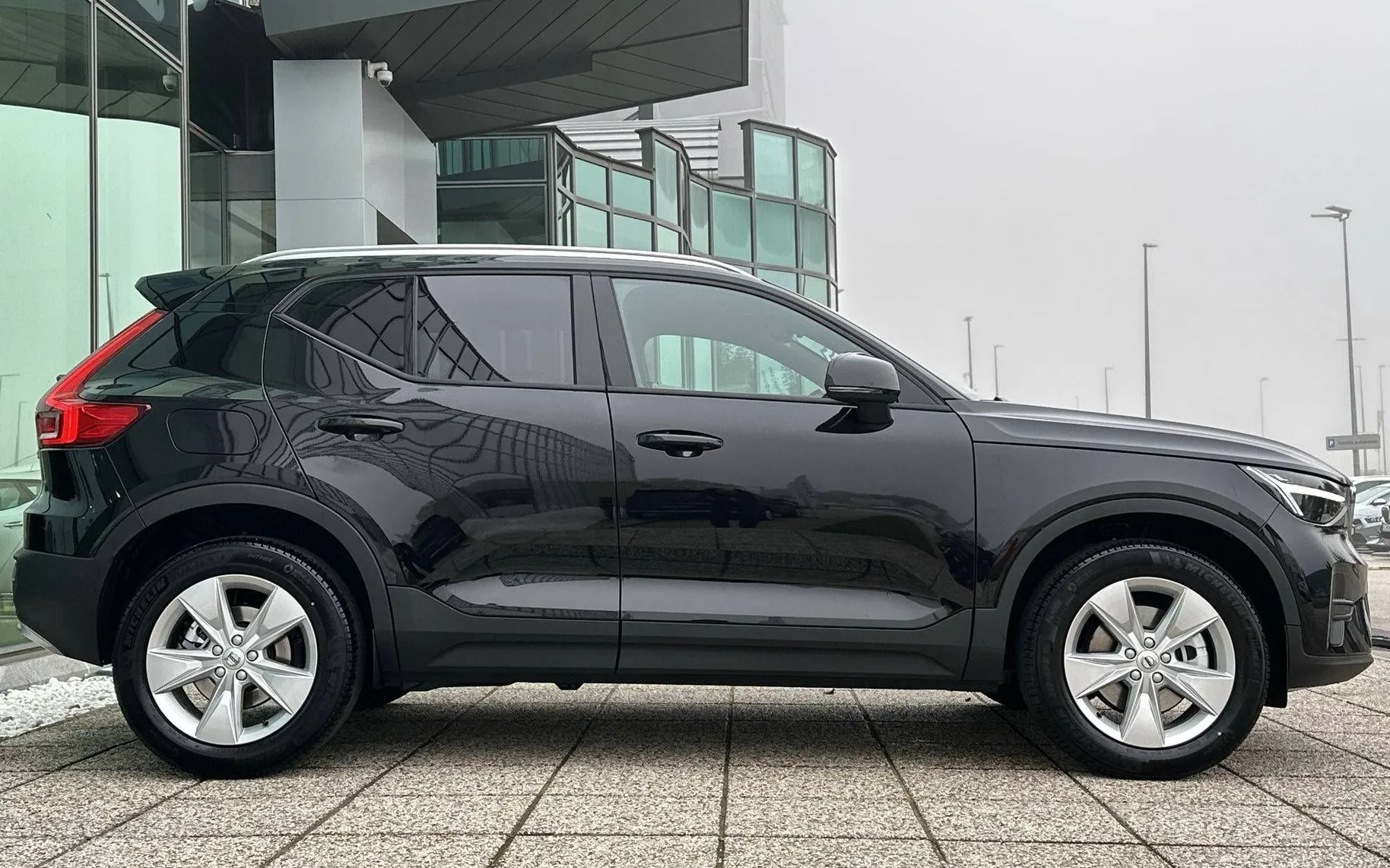 Zunanja slika - Volvo XC40 - B3 P Core AT DCT 3 leta garancije + 3 servisi - 4