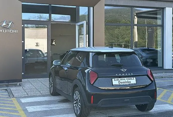 Zunanja slika - MINI Cooper - 1.Lastnik°°SLO°°+ 4x M+S org.platišča°°Kamera°°HUD - 3