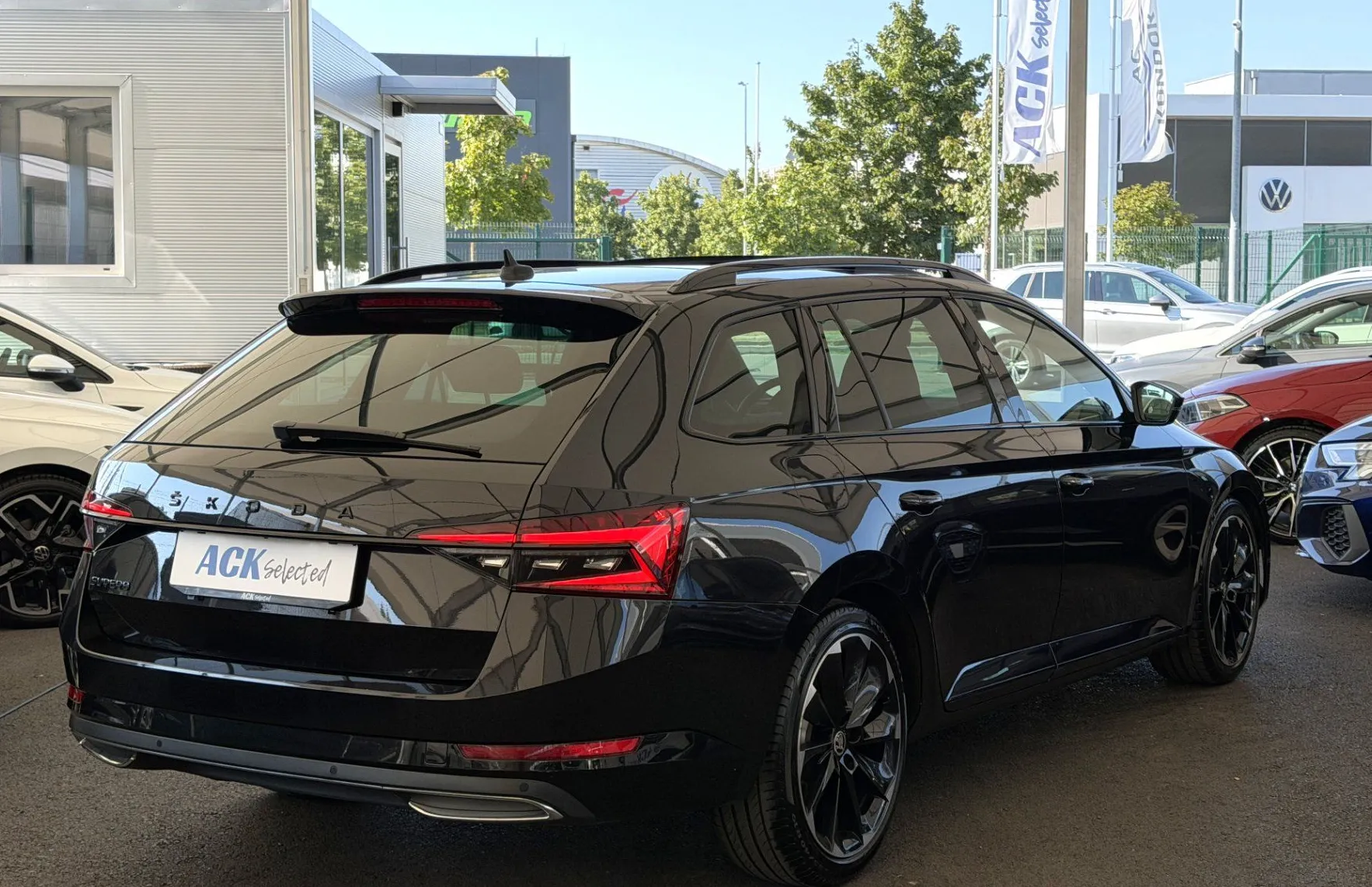 Zunanja slika - Škoda Superb - Combi Sportline 2.0 TDI DSG -SLO-1.LASTNIK-PANO - 4