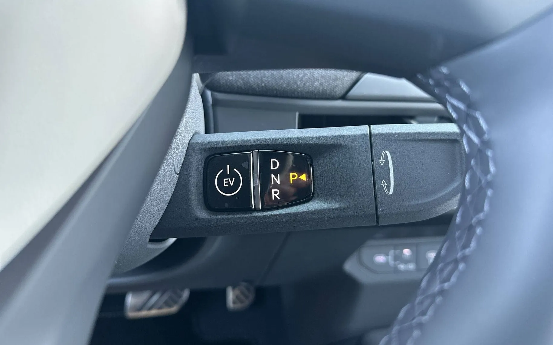 Notranja slika - KIA EV3 - GT-Line 81.4 kWh baterija. doseg do 605km... - 17