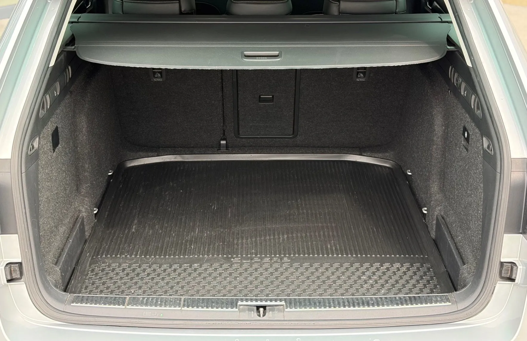 Zunanja slika - Škoda Superb - Combi 4x4 2.0 TDI L K DSG - 16
