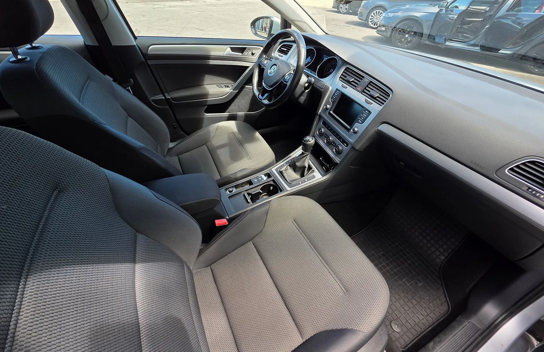 Zunanja slika - Volkswagen Golf - 4MOTION 1.6 TDI XENON-GRETJE SEDEŽEV-KAMERA-SLO - 11