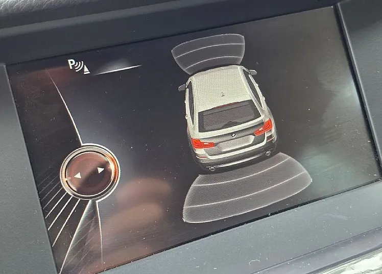Zunanja slika - BMW Serija 5 - Touring: 520D XDRIVE AVT LED-M-VOLAN-PDC-GRETJE SEDEŽEV - 16