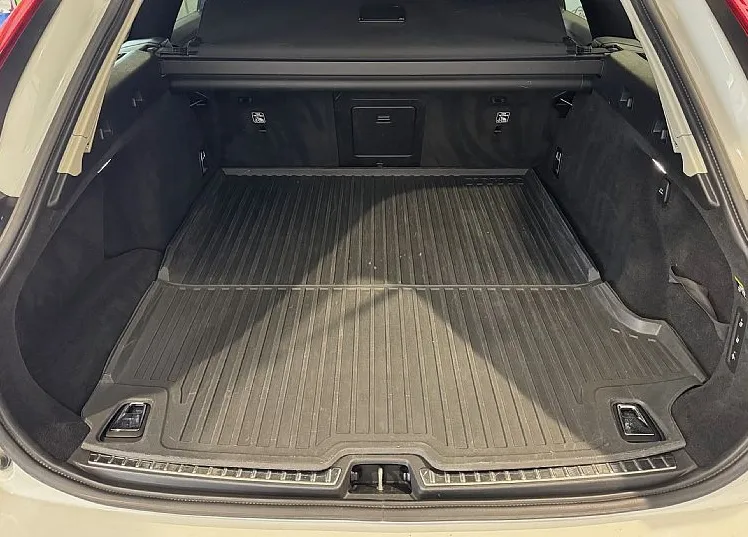 Zunanja slika - Volvo V90 - D3 Momentum-LED-PDC-KLJUKA - NAVI - VRHUNSKI - 9