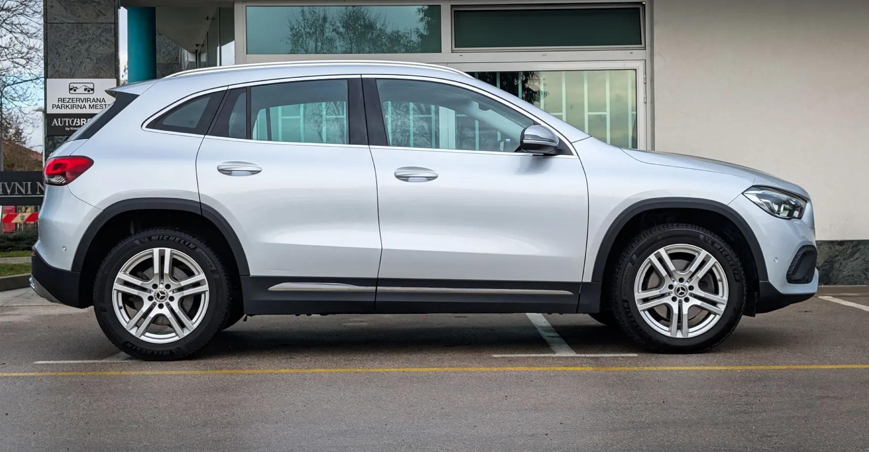 Zunanja slika - Mercedes-Benz GLA-Razred - GLA 220d 4M LED Ambient. Kamera Aktiv. tempomat - 3
