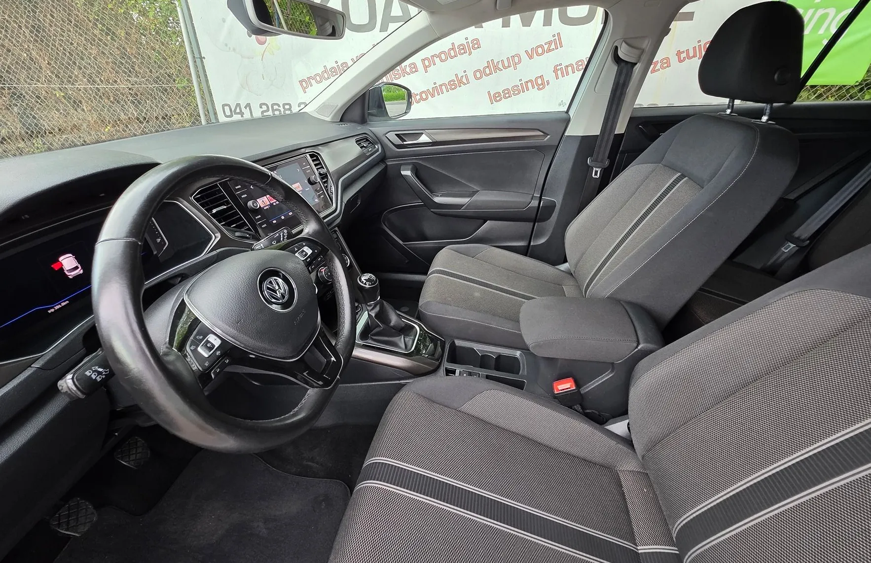 Zunanja slika - Volkswagen T-Roc - 1.6 TDI BMT SPORT LED-VIRTUAL-ALU-PDC - 10